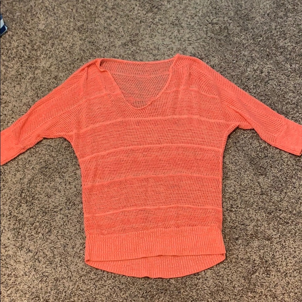 Half-sleeve knitted top